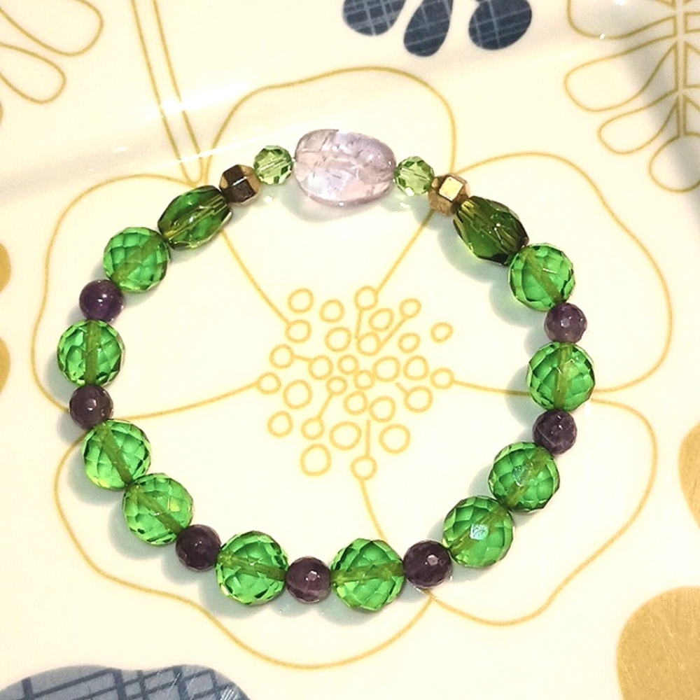INDIGO HEALS GREEN QUARTZ AND AMETHYST WITH GOLD PLATED SPACERS BRACELET